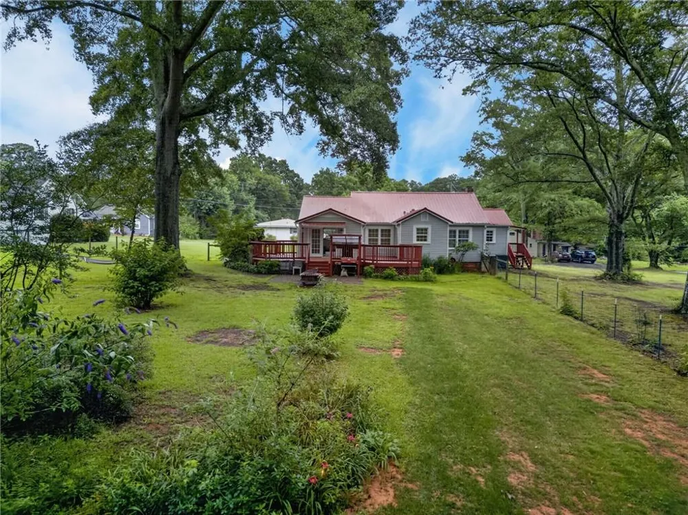 16 Garrett Avenue Bremen, GA 30110