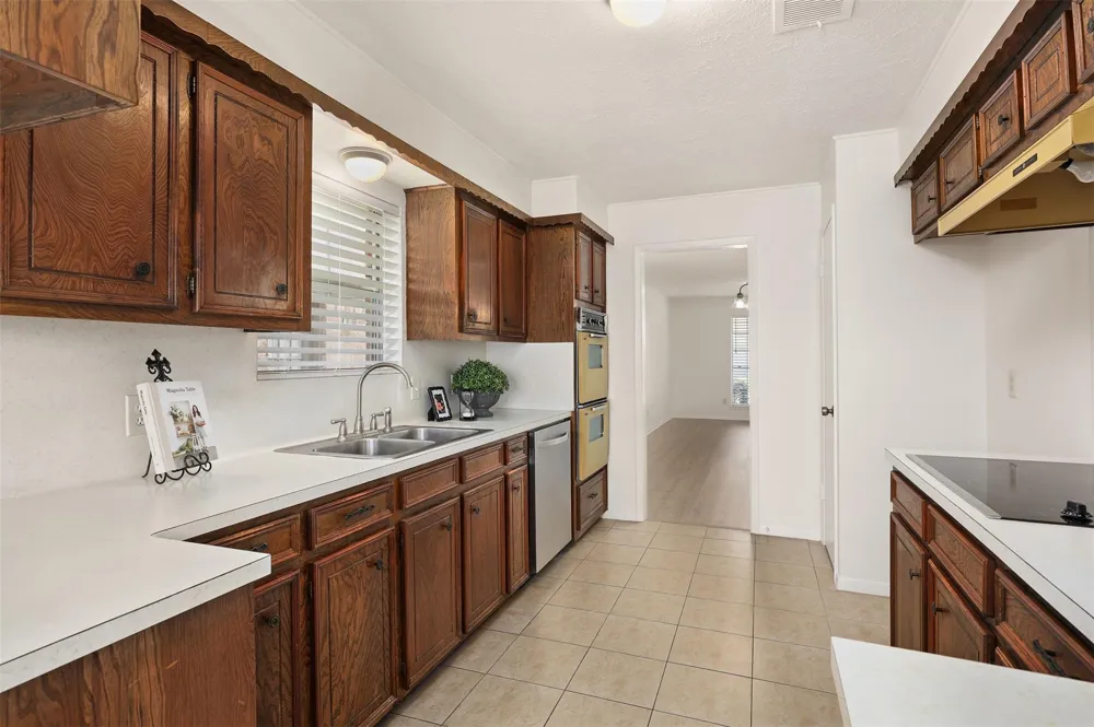 1009 Amy Drive Deer Park, TX 77536