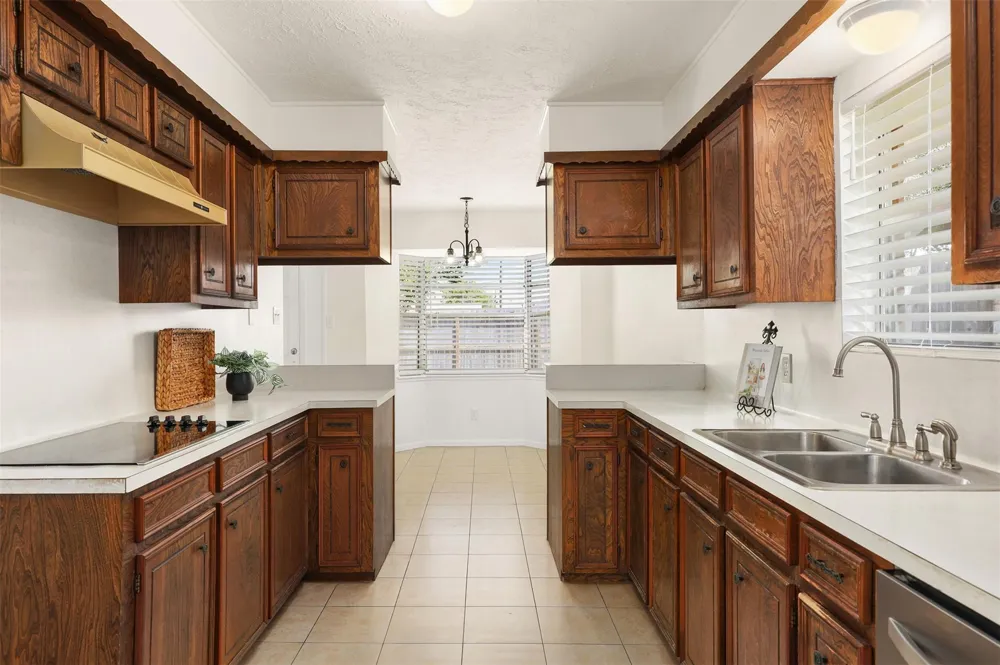 1009 Amy Drive Deer Park, TX 77536