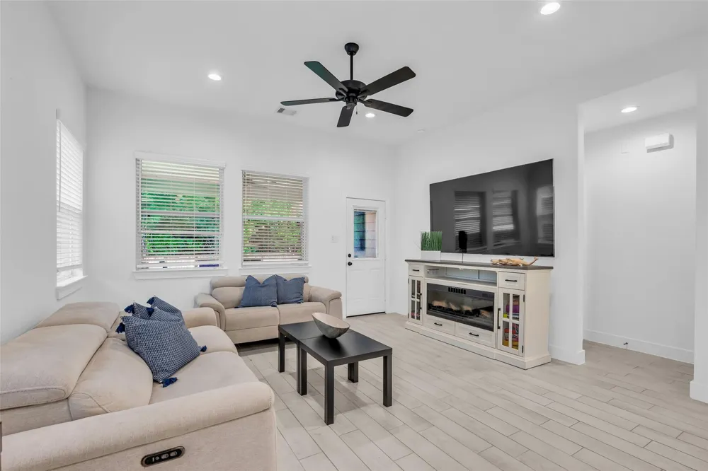 426 Glacier Pass Montgomery, TX 77316