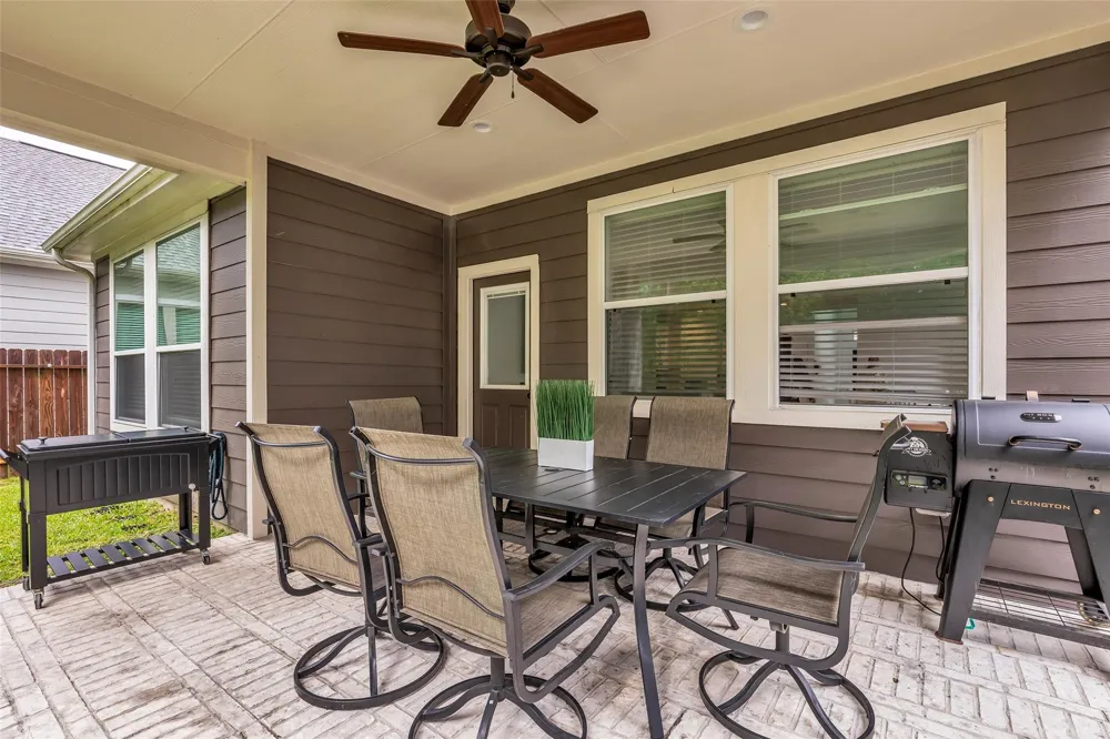 426 Glacier Pass Montgomery, TX 77316