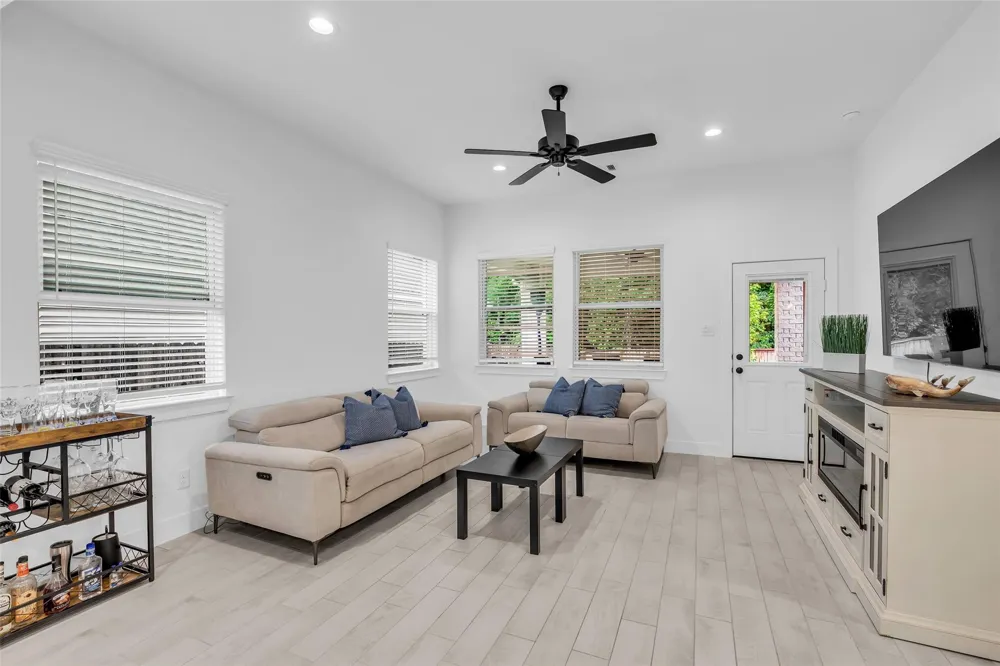 426 Glacier Pass Montgomery, TX 77316