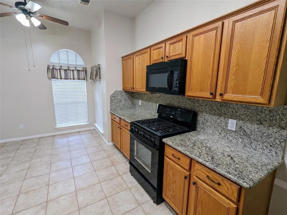 3821 Pin Oak Drive Pearland, TX 77581