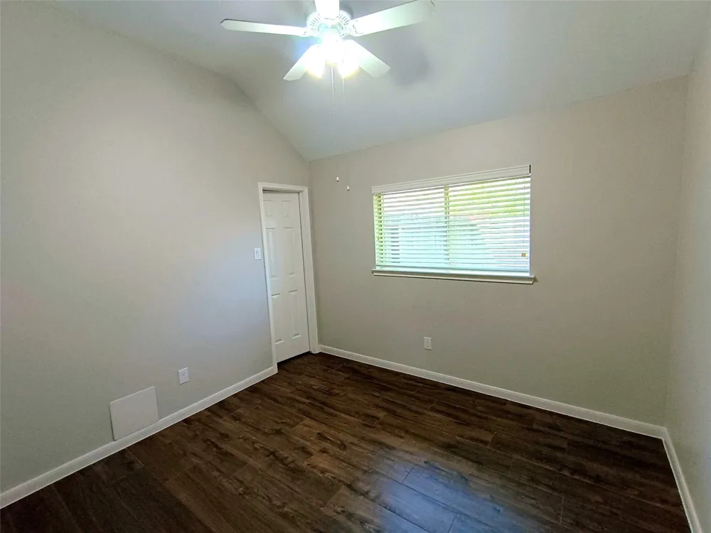 3821 Pin Oak Drive Pearland, TX 77581