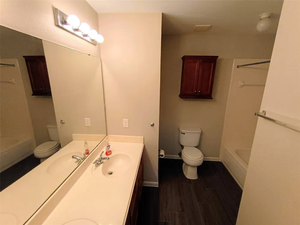 3821 Pin Oak Drive Pearland, TX 77581