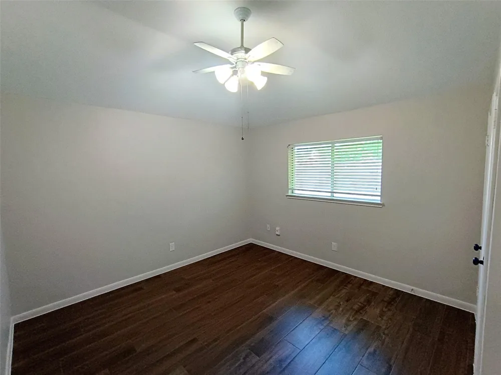 3821 Pin Oak Drive Pearland, TX 77581