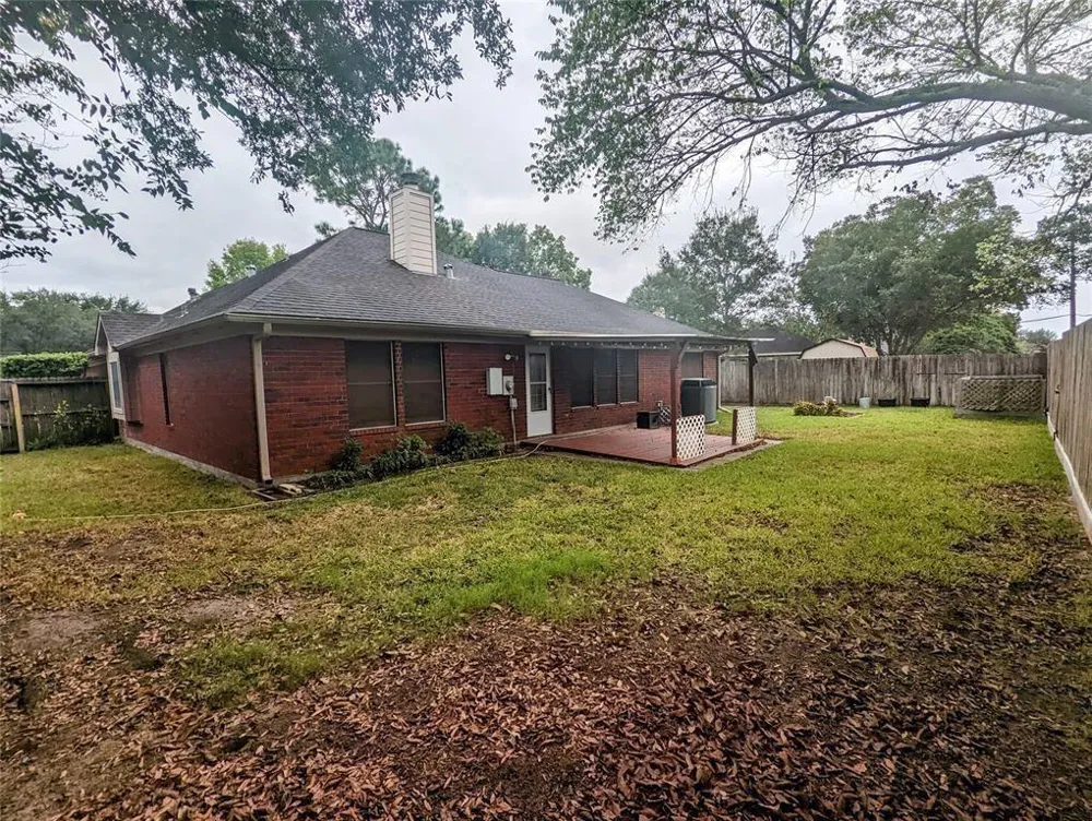 3821 Pin Oak Drive Pearland, TX 77581