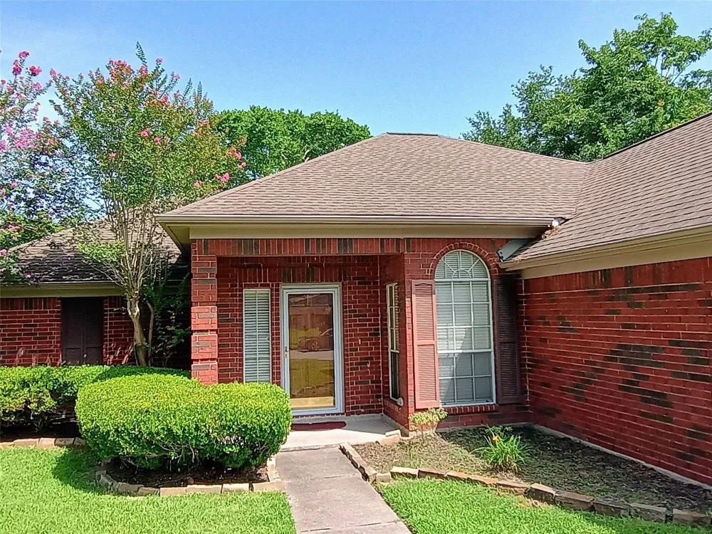 3821 Pin Oak Drive Pearland, TX 77581