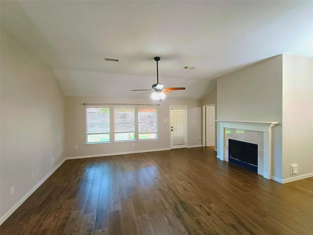 3821 Pin Oak Drive Pearland, TX 77581