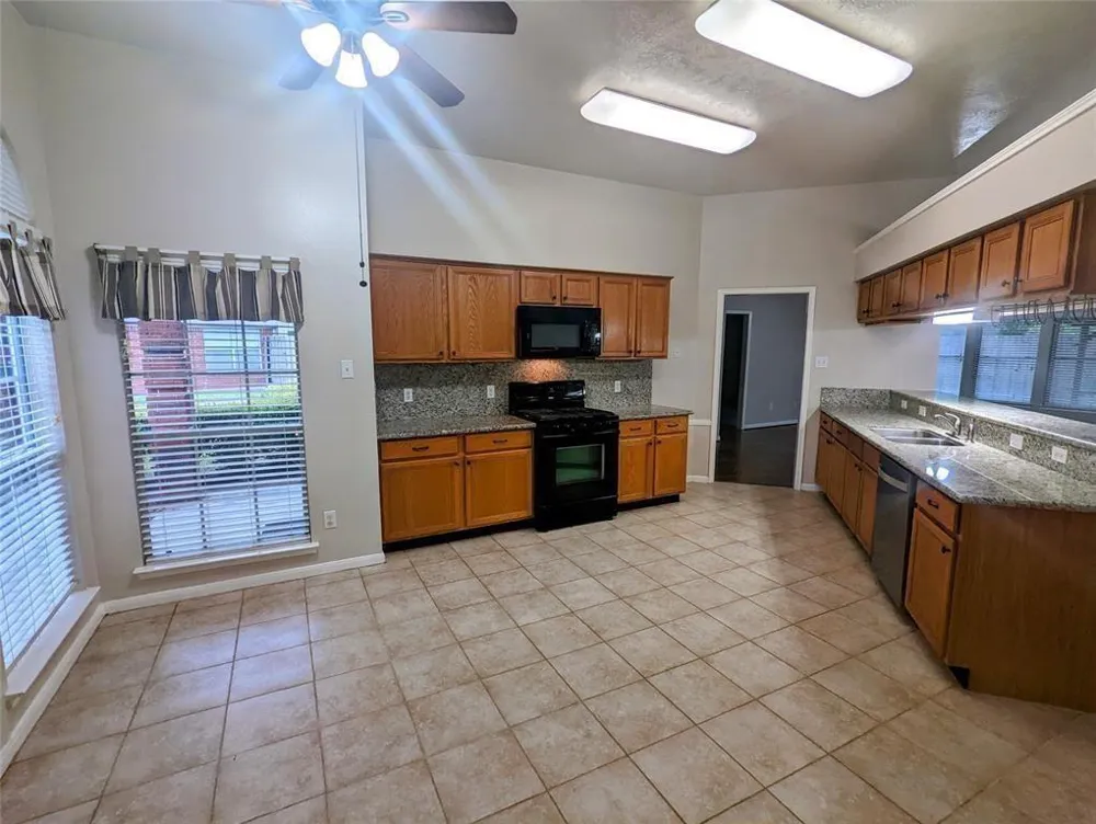 3821 Pin Oak Drive Pearland, TX 77581