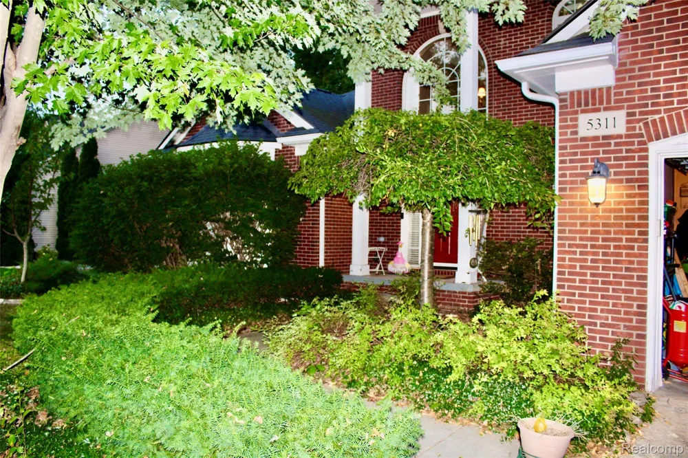 5311 Sandalwood Court Grand Blanc Charter Township, MI 48439