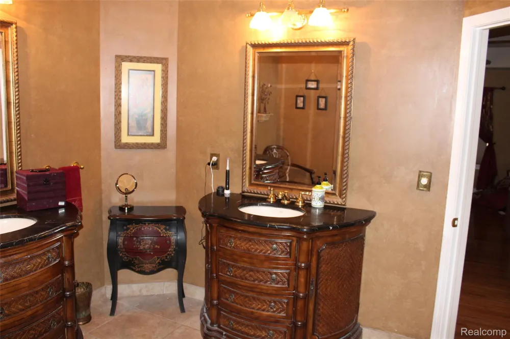 5311 Sandalwood Court Grand Blanc Charter Township, MI 48439