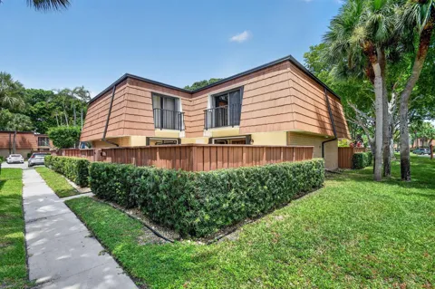 503 BUTTONWOOD LANE