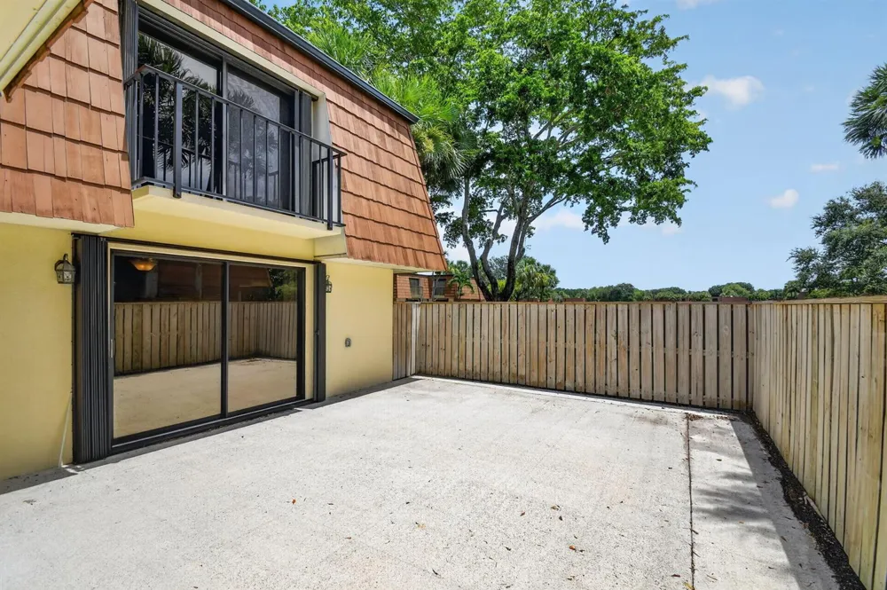 503 BUTTONWOOD LANE Boynton Beach, FL 33436