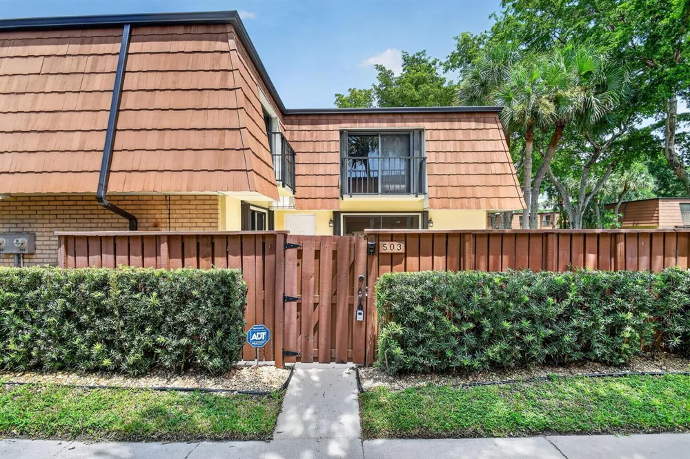 503 BUTTONWOOD LANE Boynton Beach, FL 33436