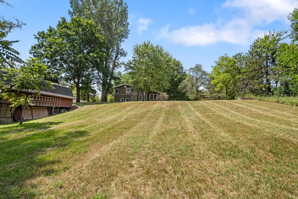 10426 Douglas Avenue Plainwell, MI 49080