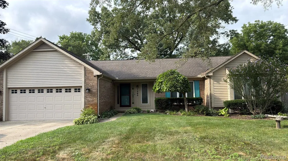1580 CARTHAGE Commerce Charter Township, MI 48382