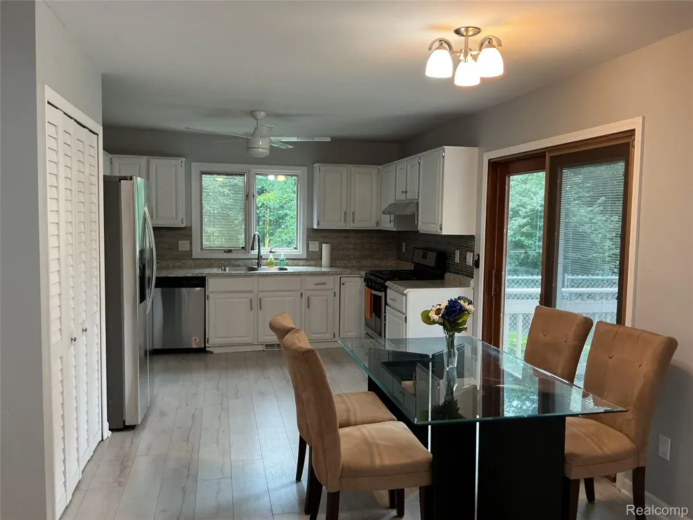 1580 CARTHAGE Commerce Charter Township, MI 48382