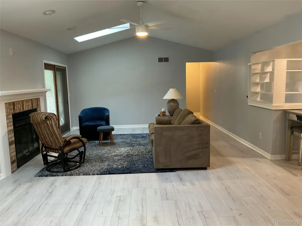 1580 CARTHAGE Commerce Charter Township, MI 48382