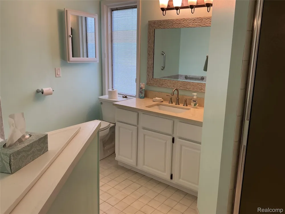 1580 CARTHAGE Commerce Charter Township, MI 48382