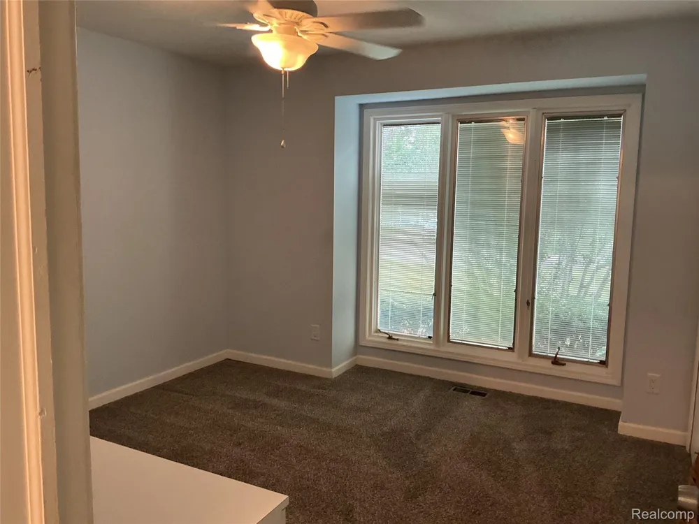 1580 CARTHAGE Commerce Charter Township, MI 48382