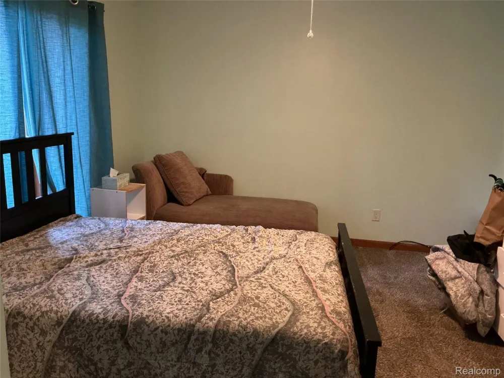 1580 CARTHAGE Commerce Charter Township, MI 48382