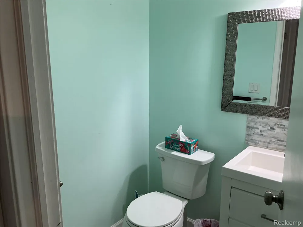 1580 CARTHAGE Commerce Charter Township, MI 48382