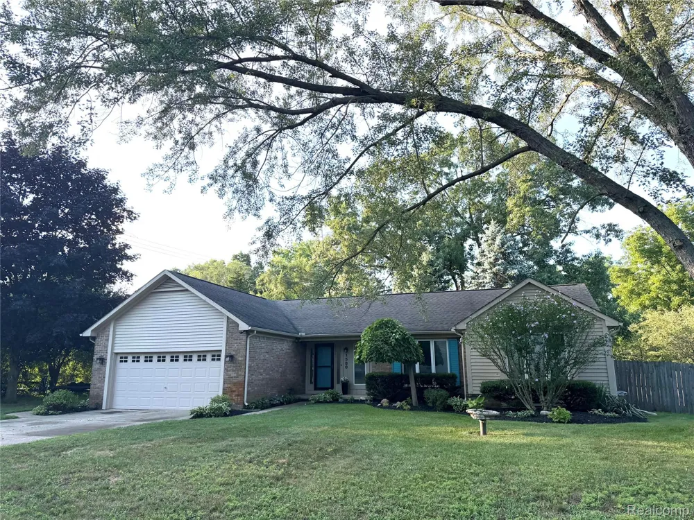 1580 CARTHAGE Commerce Charter Township, MI 48382