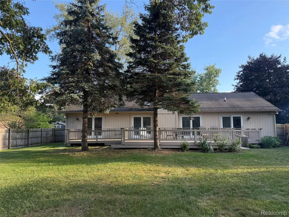 1580 CARTHAGE Commerce Charter Township, MI 48382