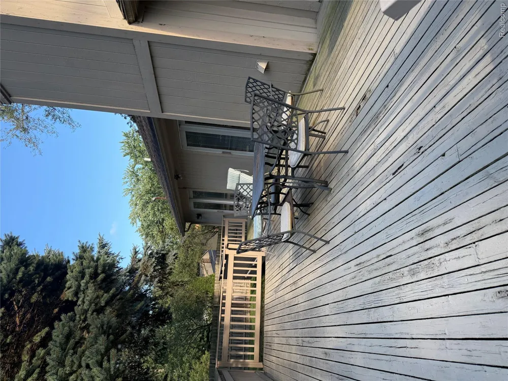 1580 CARTHAGE Commerce Charter Township, MI 48382