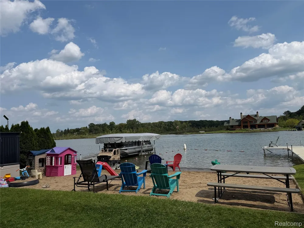 1580 CARTHAGE Commerce Charter Township, MI 48382