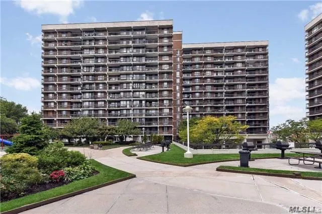 150-38 Union Turnpike #4 L Flushing, NY 11367