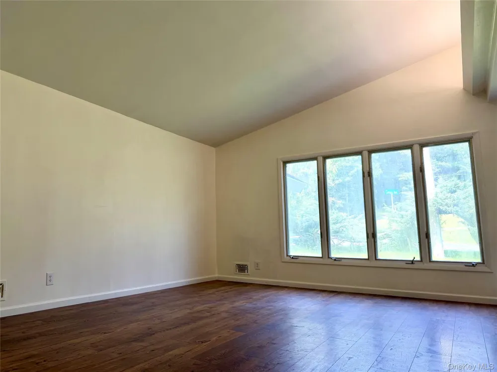 40 Crescent View Rock Hill, NY 12775