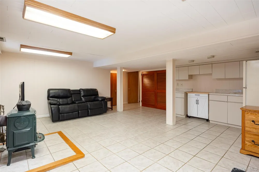 61 Ganung Drive Ossining, NY 10562