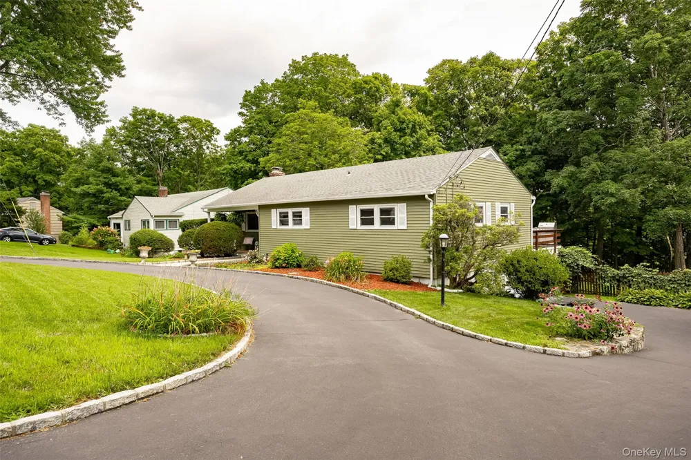61 Ganung Drive Ossining, NY 10562