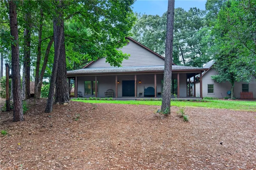1369 Mobley Bridge Road Hogansville, GA 30230