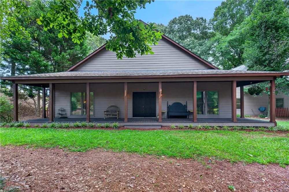1369 Mobley Bridge Road Hogansville, GA 30230