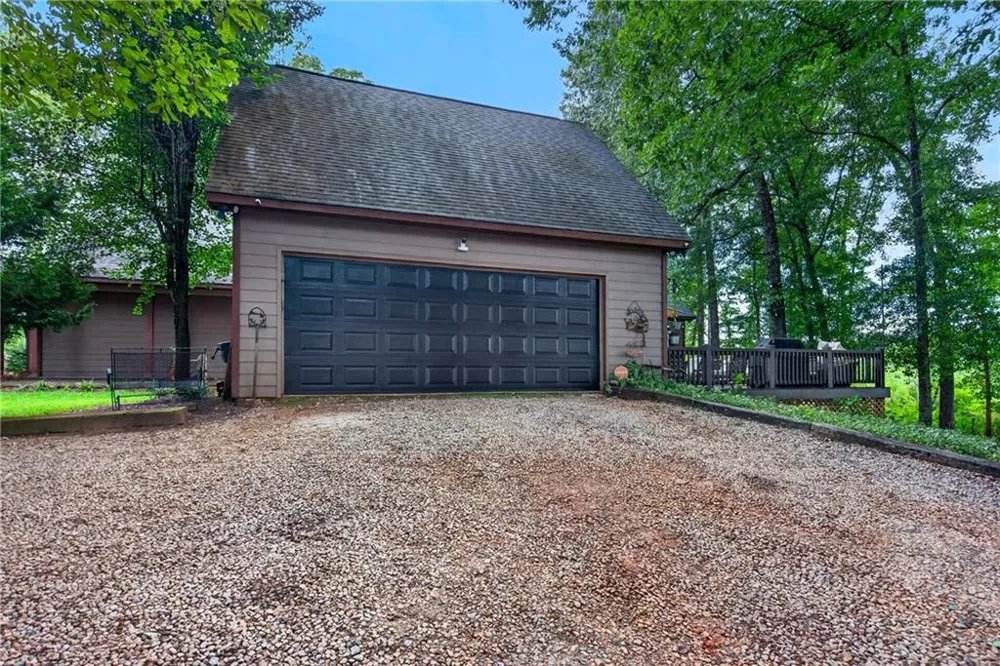 1369 Mobley Bridge Road Hogansville, GA 30230