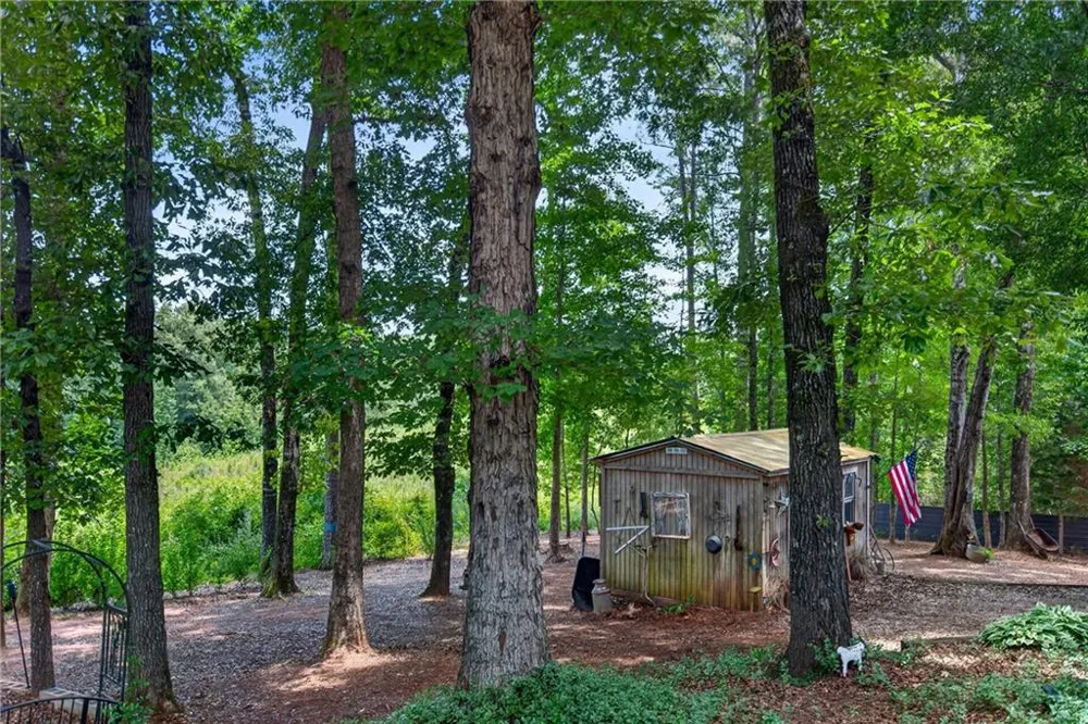 1369 Mobley Bridge Road Hogansville, GA 30230