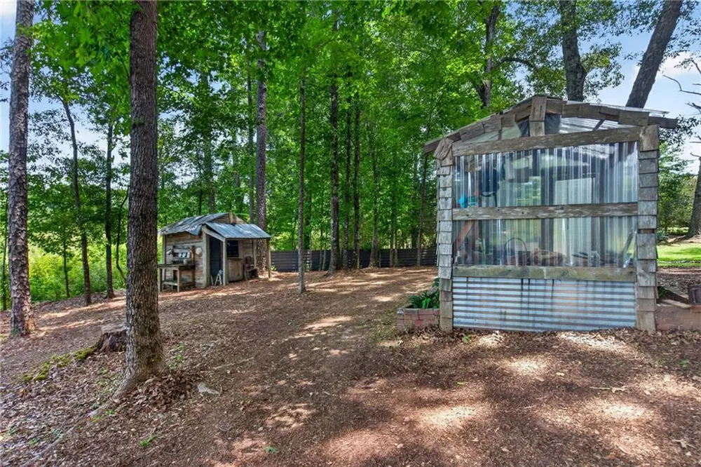 1369 Mobley Bridge Road Hogansville, GA 30230