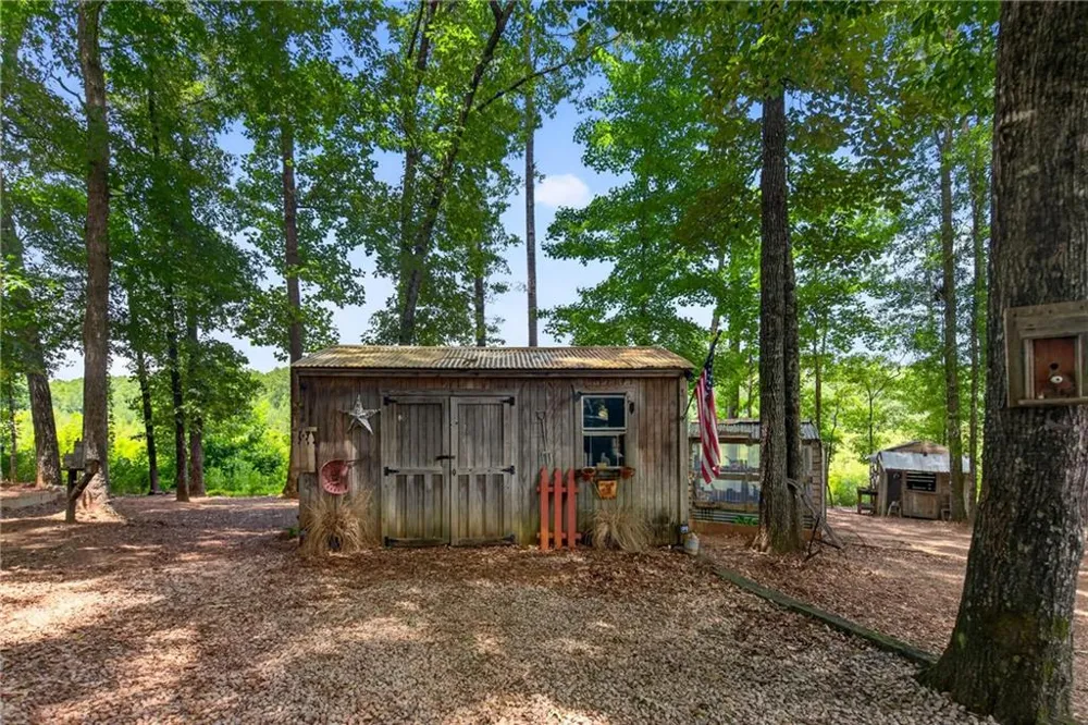 1369 Mobley Bridge Road Hogansville, GA 30230