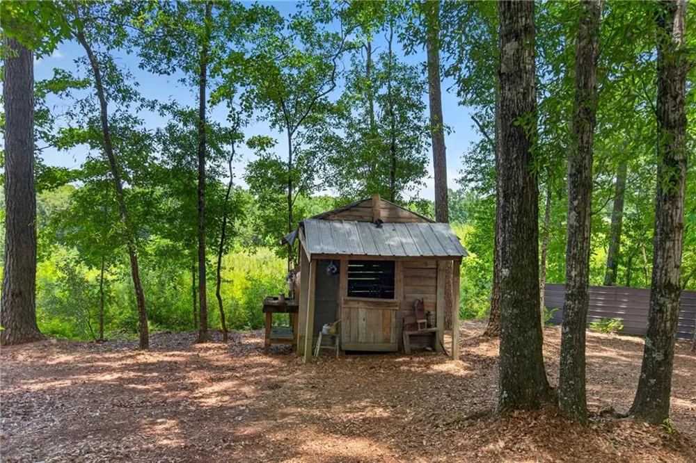 1369 Mobley Bridge Road Hogansville, GA 30230