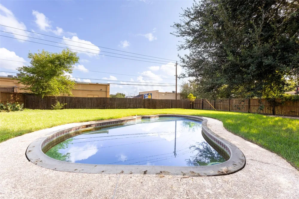 3911 Thistlewood Drive Pasadena, TX 77504