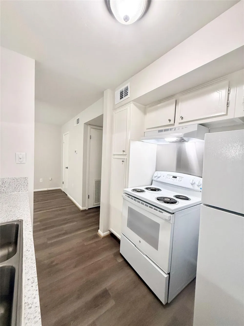 321 E Cedar Street #9 Angleton, TX 77515