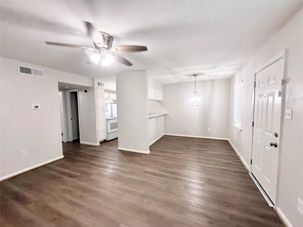 321 E Cedar Street #9 Angleton, TX 77515