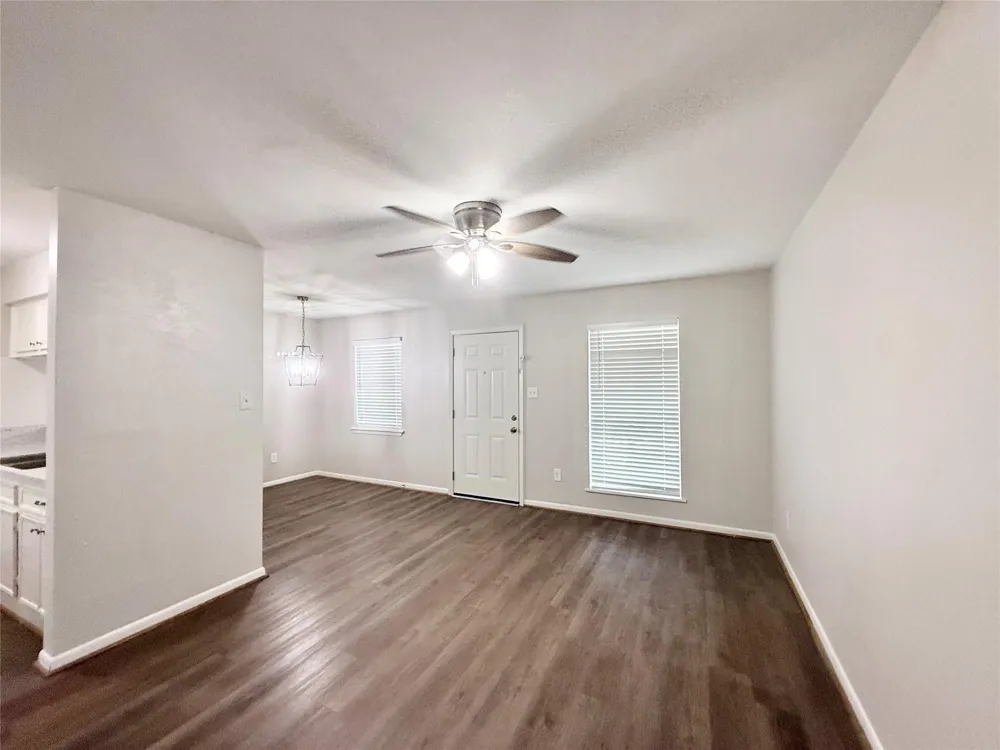 321 E Cedar Street #9 Angleton, TX 77515