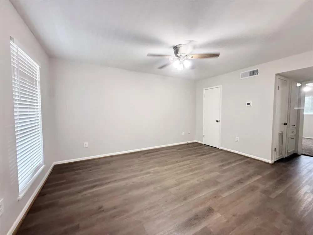 321 E Cedar Street #9 Angleton, TX 77515