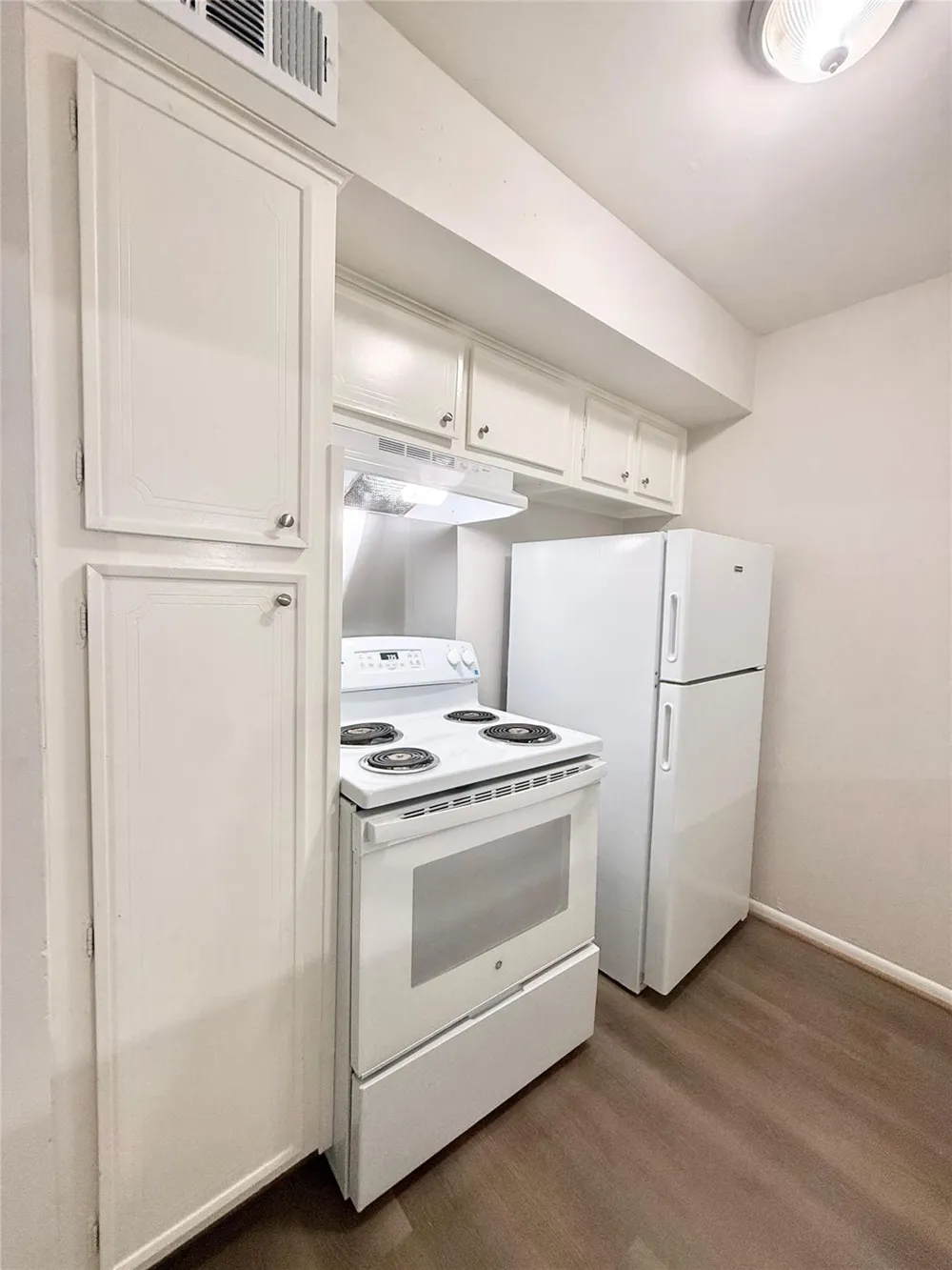 321 E Cedar Street #9 Angleton, TX 77515