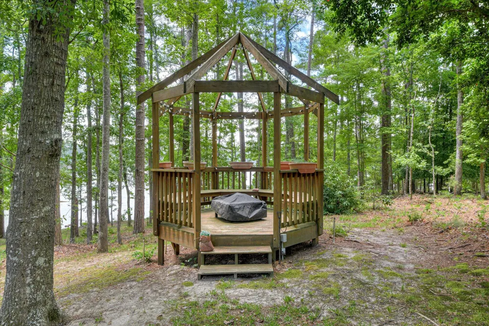 204 Chickadee Court Mccormick, SC 29835