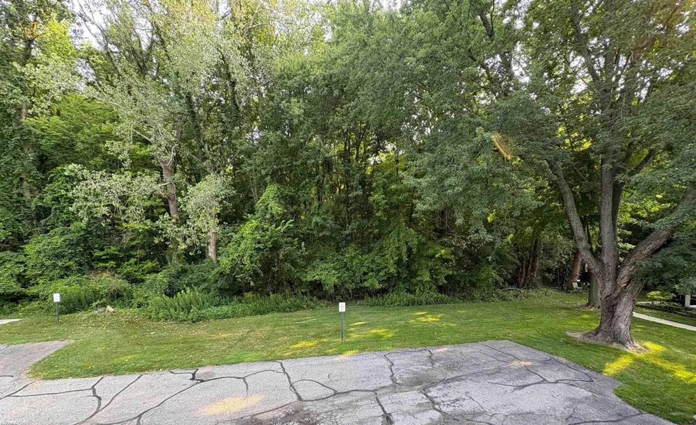 33699 Bayview Drive Chesterfield Township, MI 48047